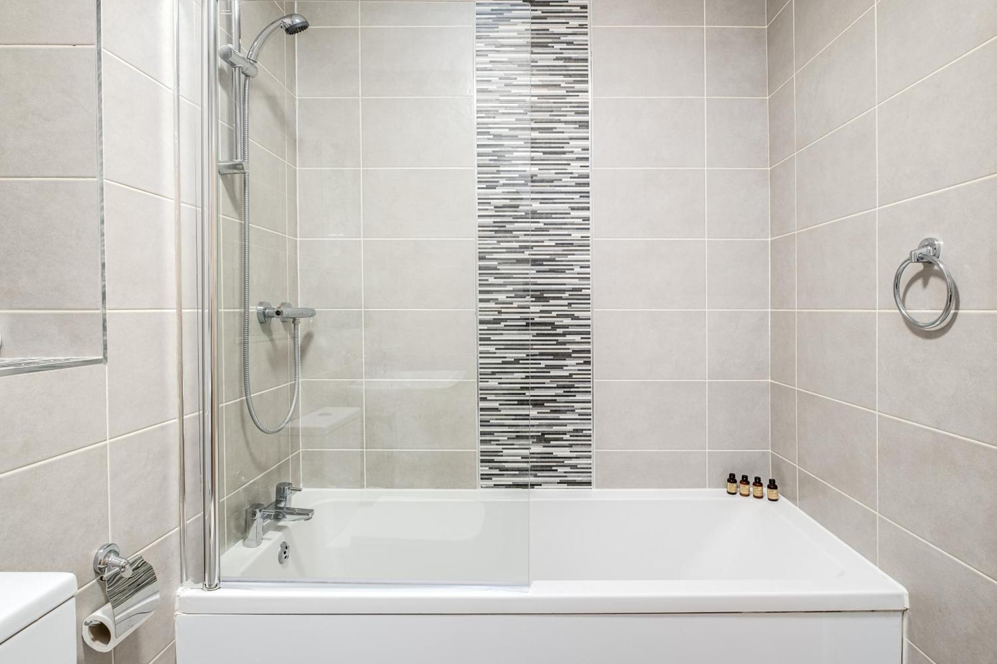 Pluxa Blue Sapphire Luxury Stay Free Parking Free Wifi - Walk Everywhere, Travel, Biz, Leisure Birmingham Exterior foto